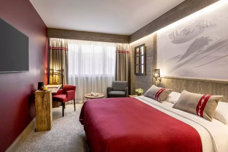 Standard Room, Edelweiss Manotel