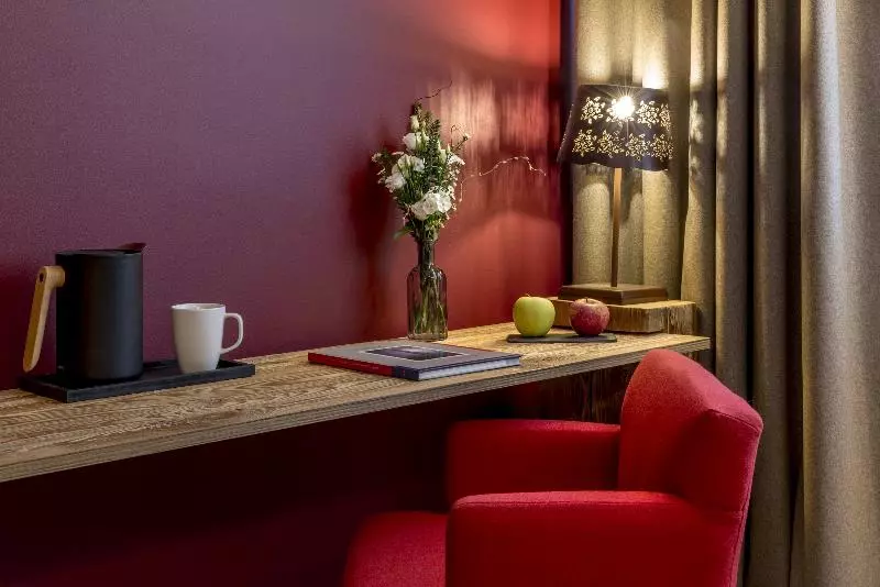 Standard Room, Edelweiss Manotel