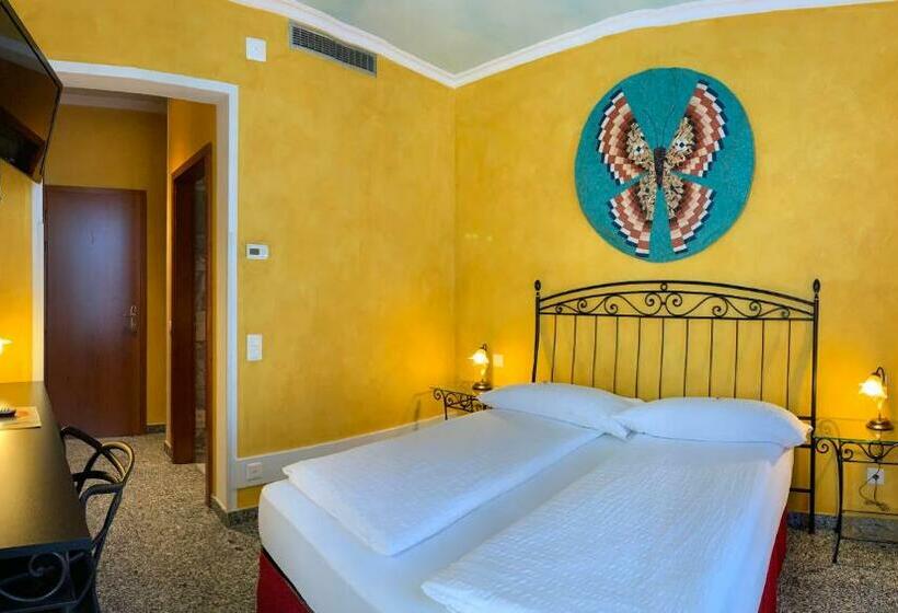 اتاق استاندارد, &hostel Montarina