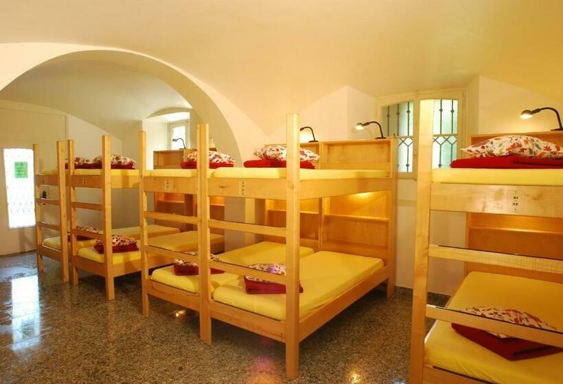 تختخواب در اتاق مشترک, &hostel Montarina