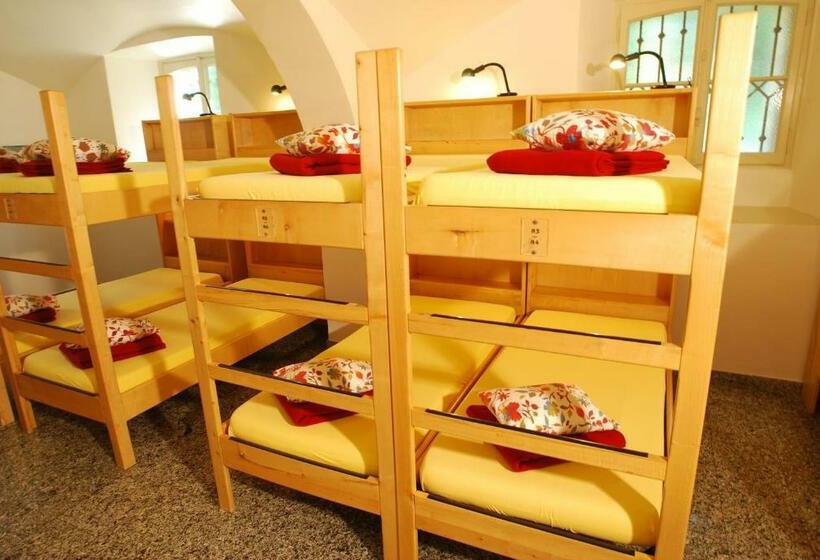 تختخواب در اتاق مشترک, &hostel Montarina