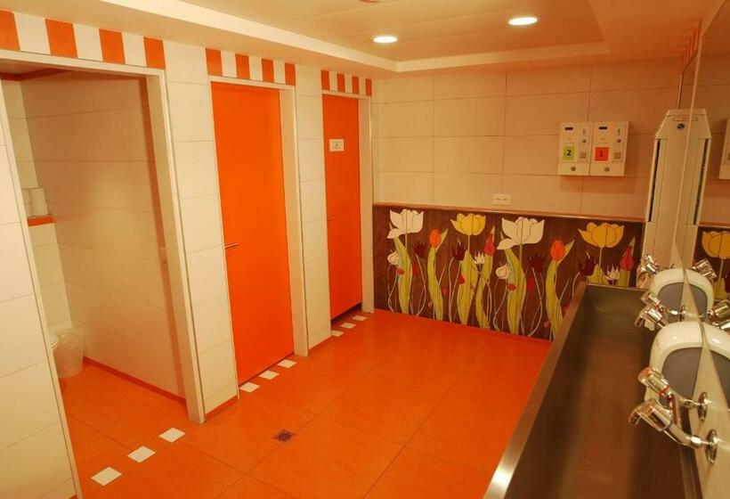 Llit en Habitació Compartida, &hostel Montarina