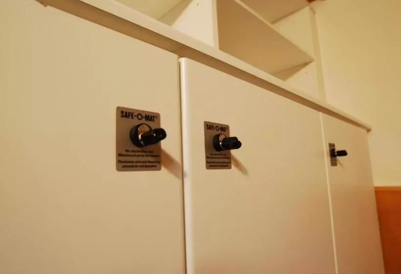 تختخواب در اتاق مشترک, &hostel Montarina