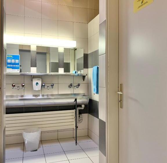 Bed in Shared Room with Shared Bathroom, &hostel Montarina