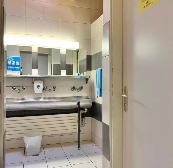 Bed in Shared Room with Shared Bathroom, &hostel Montarina