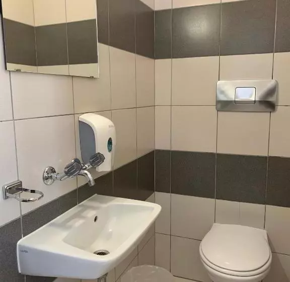 Bed in Shared Room with Shared Bathroom, &hostel Montarina
