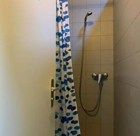 Bed in Shared Room with Shared Bathroom, &hostel Montarina