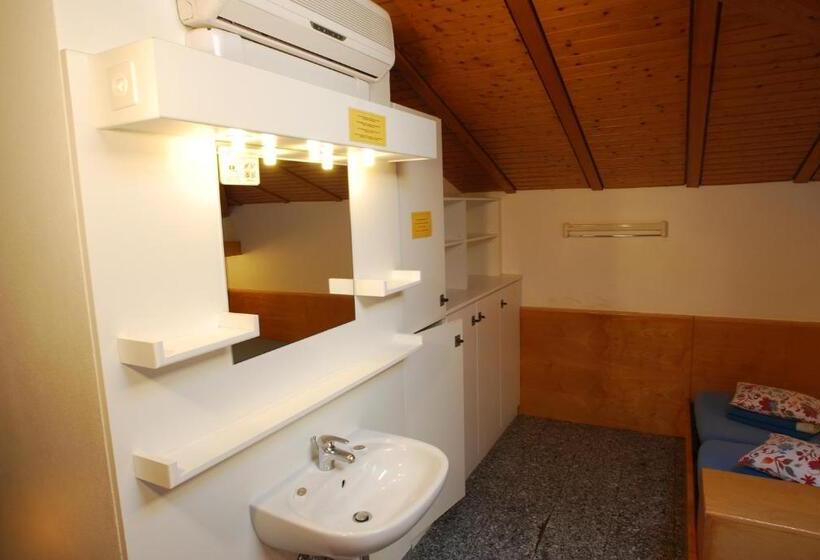 Bed in Shared Room with Shared Bathroom, &hostel Montarina