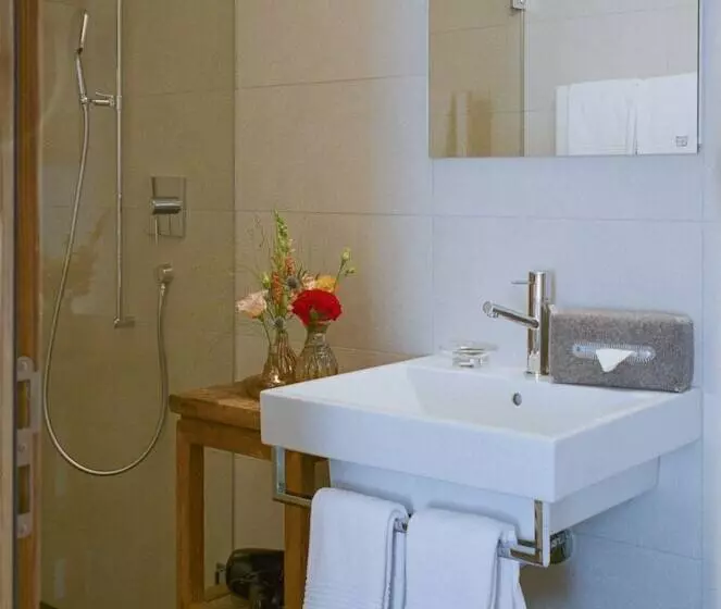 Suite, Adula