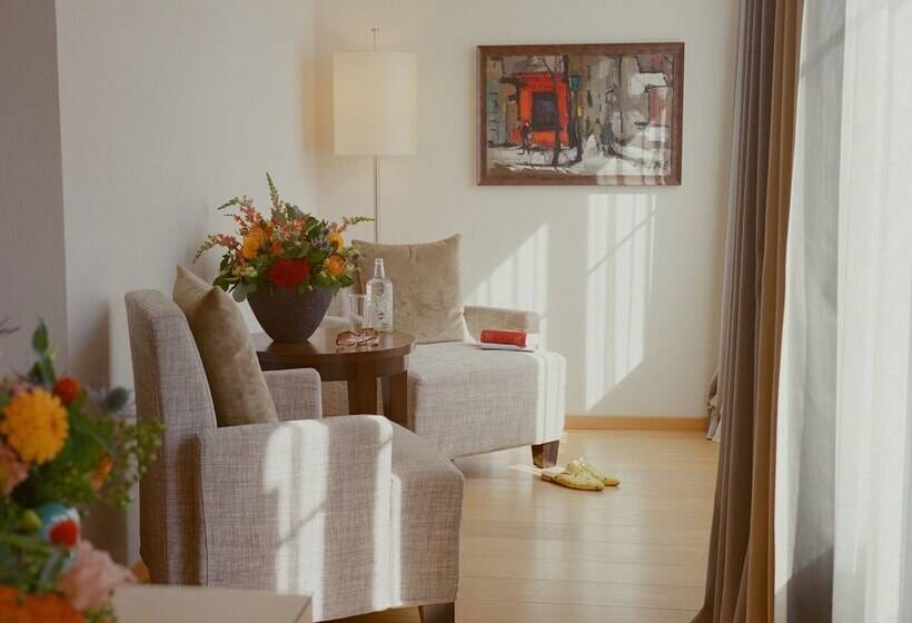 جناح جونيور, Adula