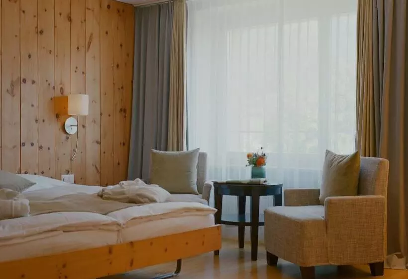 Quarto Estandar, Adula