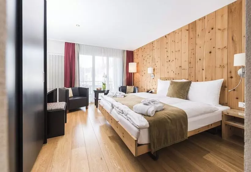 Quarto Estandar, Adula