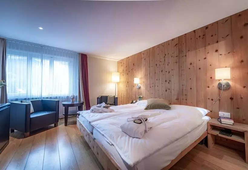 Quarto Estandar, Adula