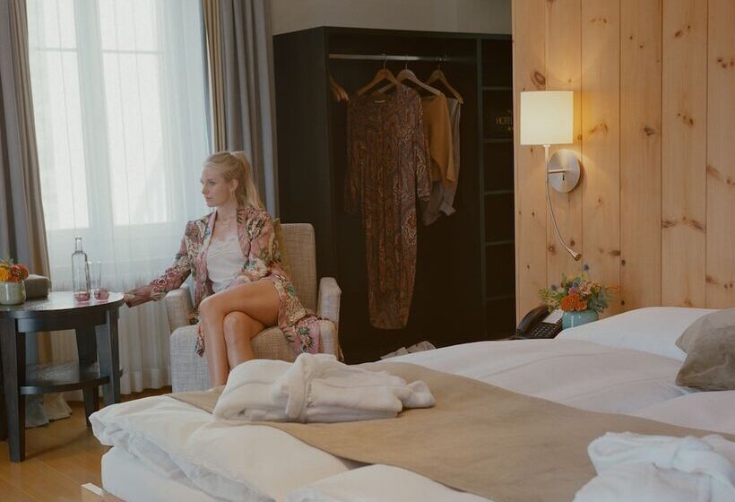 غرفة قياسية مزوَّدة بشُرفة, Adula