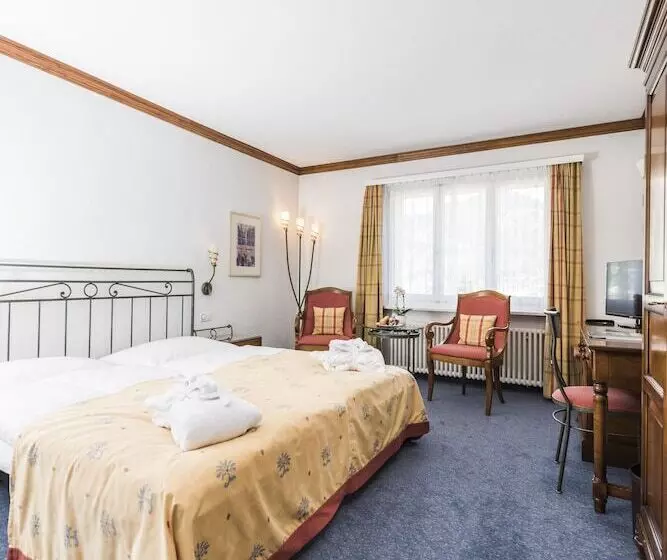Superior Room, Adula