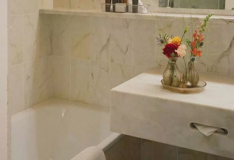 Superior Single Room, Adula