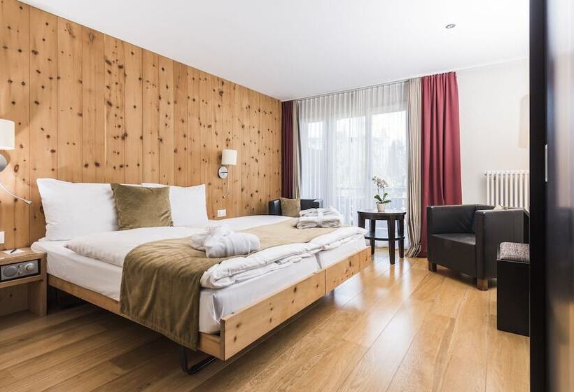 غرفة قياسية مزوَّدة بشُرفة, Adula