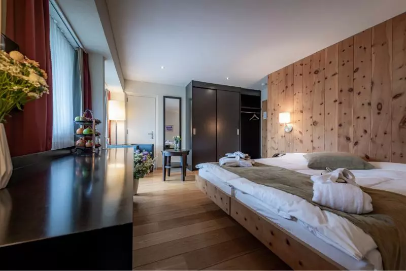 Quarto Estandar com Sacada, Adula