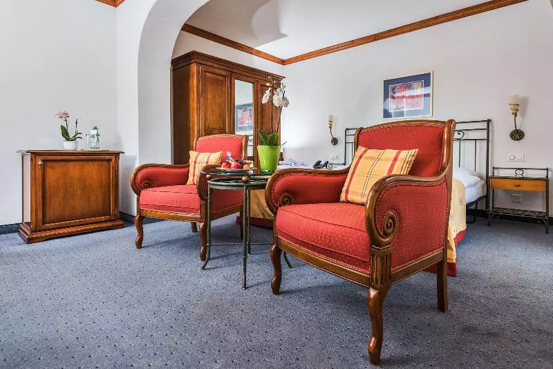 Quarto Estandar, Adula