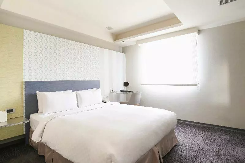 Quarto Deluxe, Adula