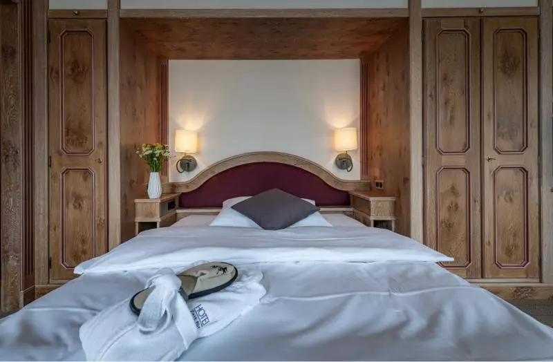 Quarto Estandar Individual, Adula