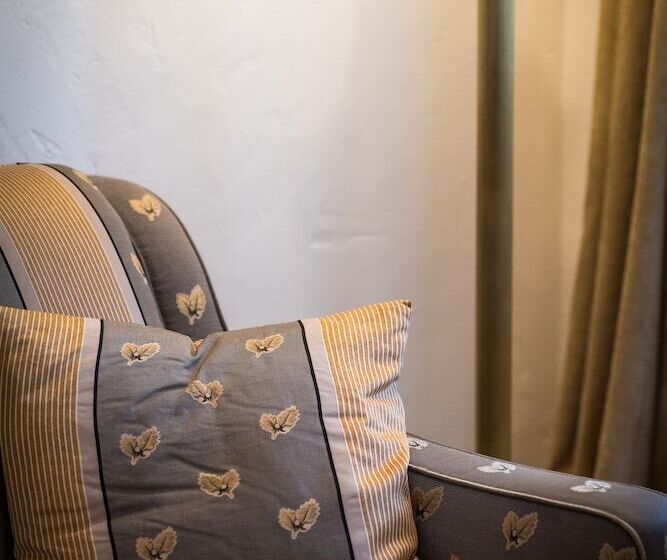 جناح, Auberge Du Raisin