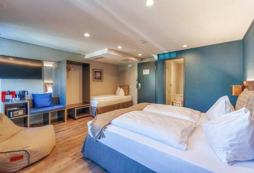 اتاق استاندارد سه نفره, The Hey Hotel