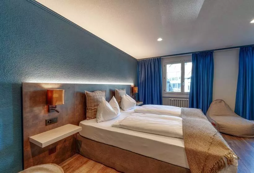 اتاق استاندارد سه نفره, The Hey Hotel