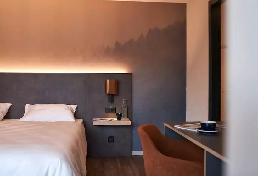 اتاق استاندارد سه نفره, The Hey Hotel