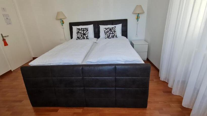 غرفة قياسية, Corona