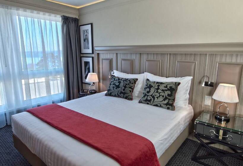 اتاق اجرایی, Drake Longchamp