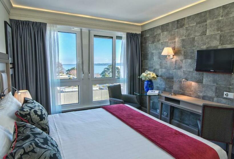 اتاق اجرایی, Drake Longchamp