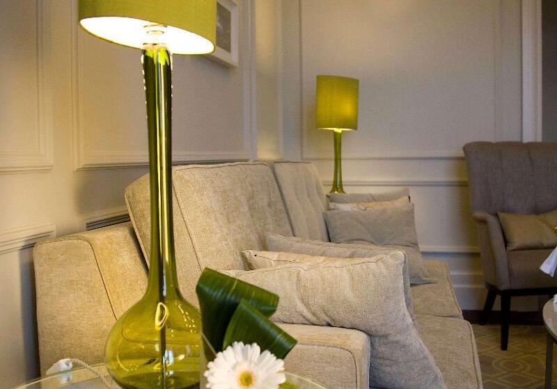 带河湖景观的轻年套房, Fairmont Le Montreux Palace