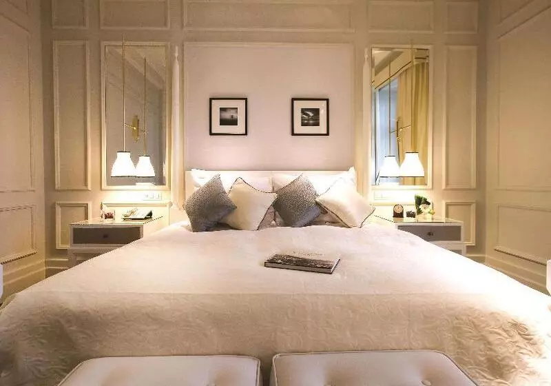 سوییت جونیور با چشم‌انداز دریاچه, Fairmont Le Montreux Palace