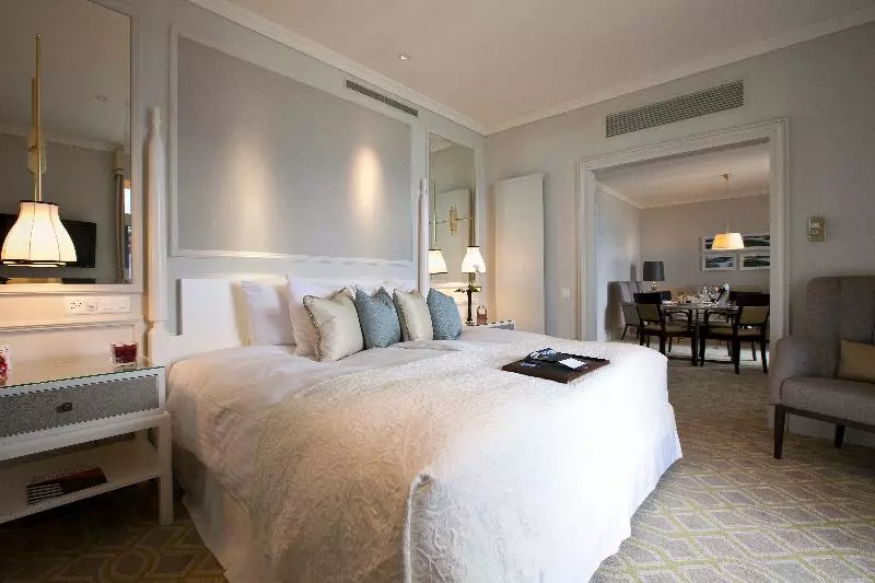 سوییت جونیور با چشم‌انداز دریاچه, Fairmont Le Montreux Palace