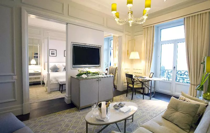 سوییت جونیور با چشم‌انداز دریاچه, Fairmont Le Montreux Palace