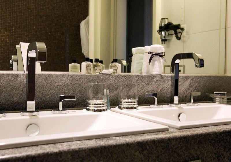 带河湖景观的轻年套房, Fairmont Le Montreux Palace