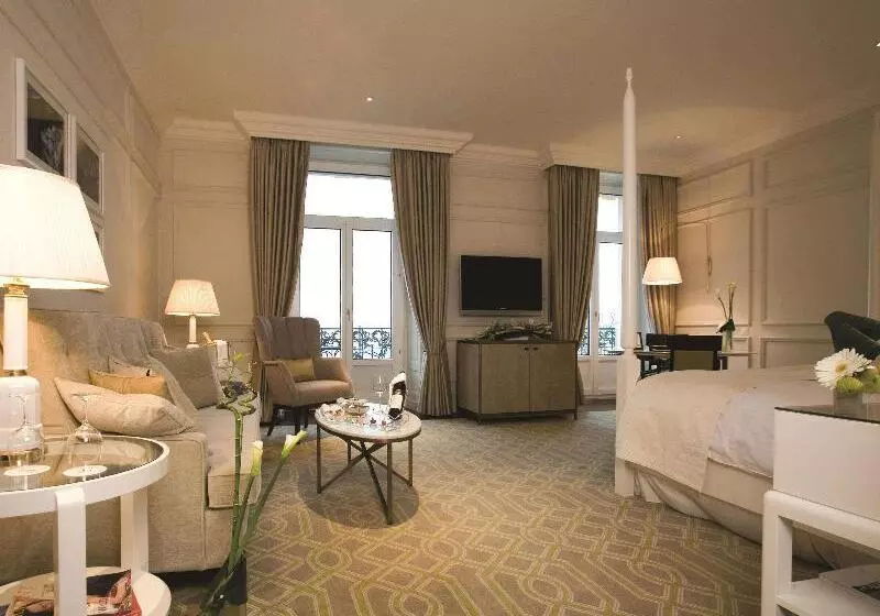 سوییت جونیور با چشم‌انداز دریاچه, Fairmont Le Montreux Palace