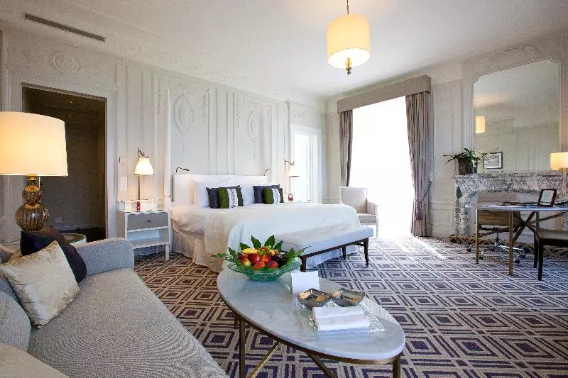 Superior room with lake view, Fairmont Le Montreux Palace