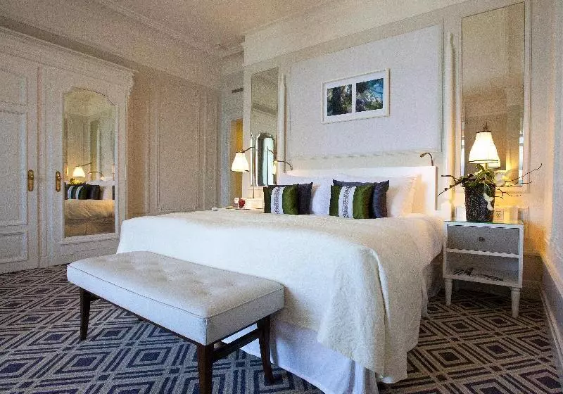 اتاق لوکس با چشم‌انداز دریاچه, Fairmont Le Montreux Palace