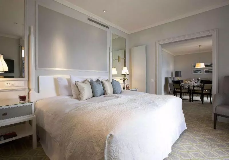 Suite with lake view, Fairmont Le Montreux Palace