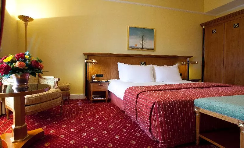 اتاق استاندارد با چشم‌انداز شهر, Fairmont Le Montreux Palace
