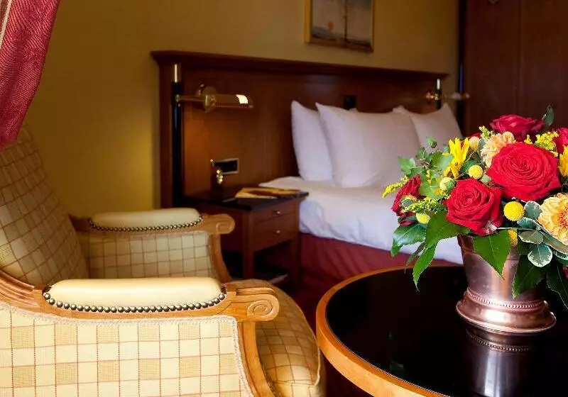 اتاق استاندارد با چشم‌انداز شهر, Fairmont Le Montreux Palace