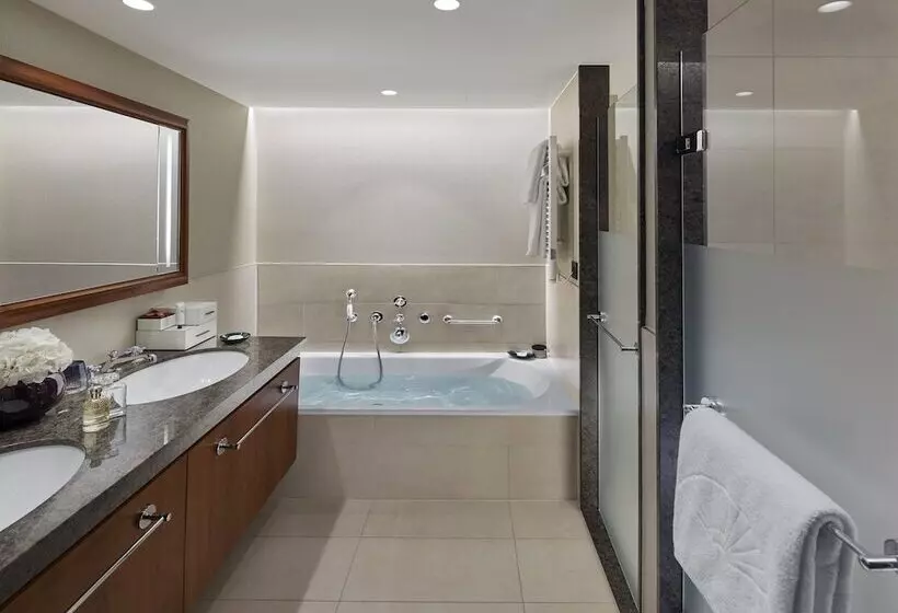 Suite with lake view, Mandarin Oriental Palace, Luzern