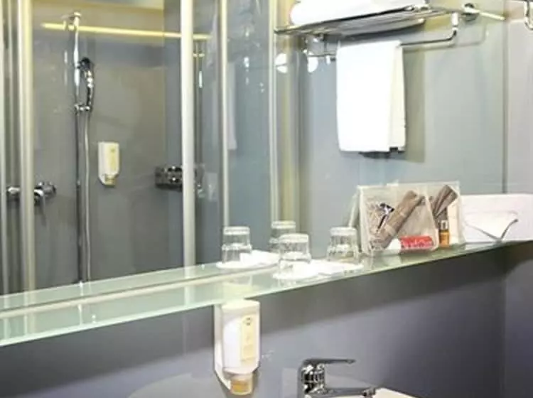اتاق عادی, Montana Zurich