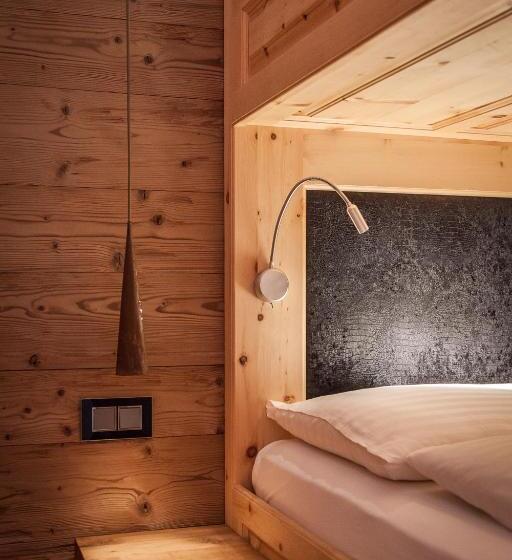 חדר משפחתי, Nolda