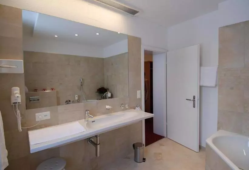 Quarto Familiar, Schweizerhof