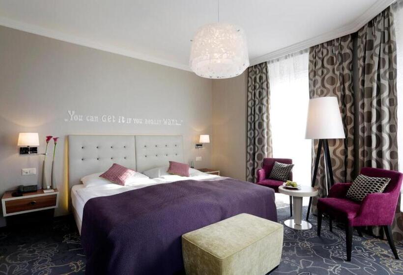 琮城市景观的豪华间, Schweizerhof Luzern