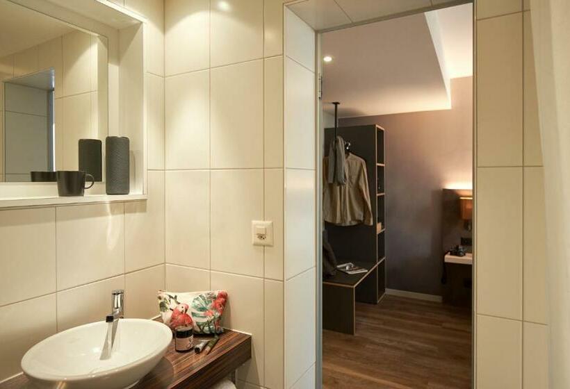 Standardrum, The Hey Hotel