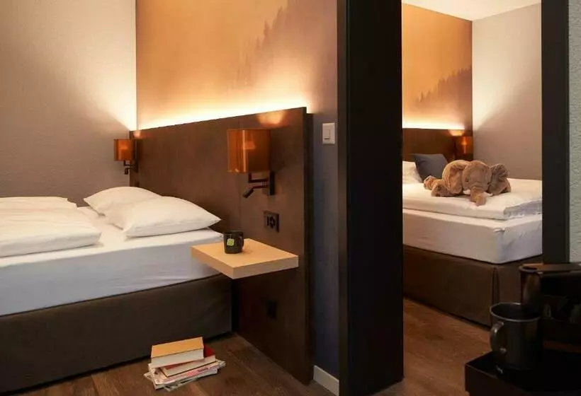 اتاق خانوادگی, The Hey Hotel